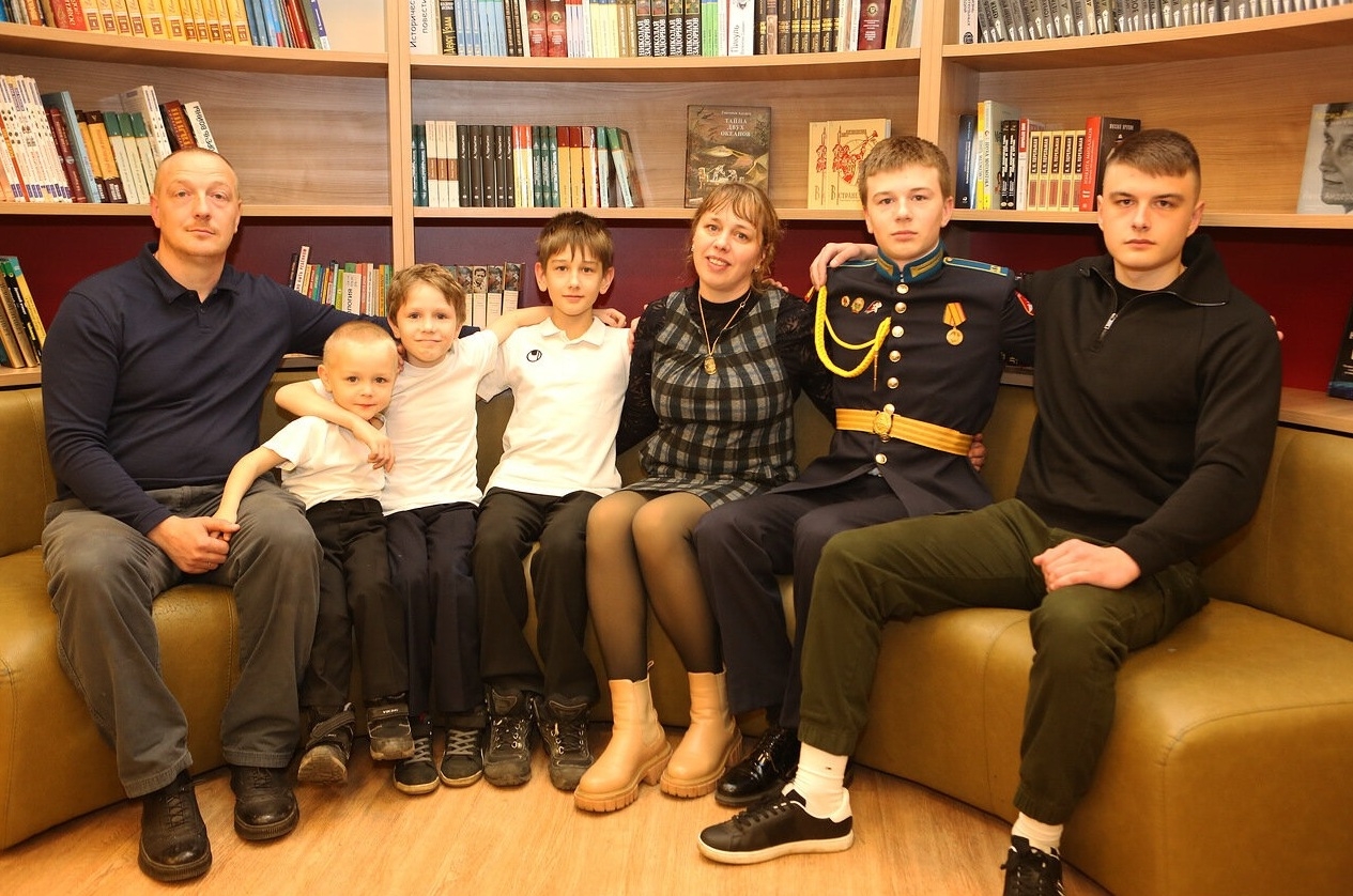 Семью нашего коллеги удостоили медалью ордена «Родительская слава»!