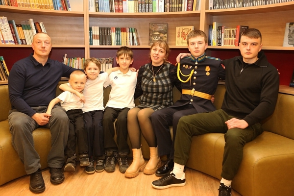 Семью нашего коллеги удостоили медалью ордена «Родительская слава»!